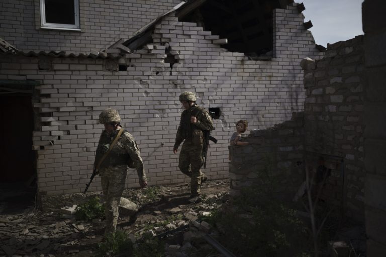 Ουκρανία: Δύο στρατιωτικοί νεκροί και 4 τραυματίες από πυρά φιλορώσων αυτονομιστών