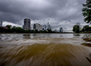 Σφοδρές πλημμύρες σε 4 ευρωπαϊκές χώρες με δεκάδες νεκρούς – Καταστροφή του Αμαζονίου (video)