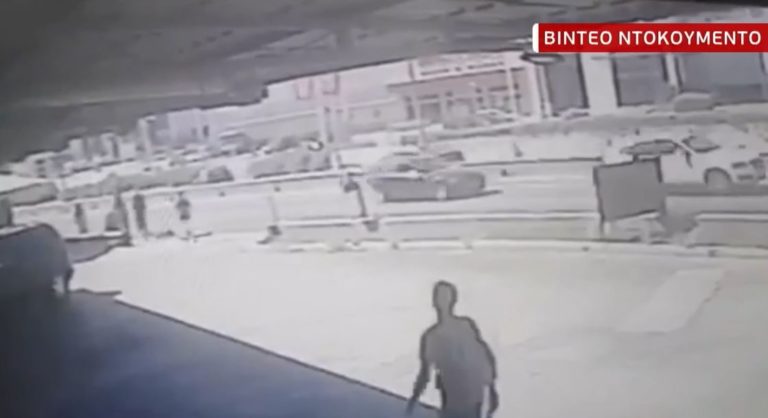 Βίντεο ντοκουμέντο: Μαχαίρωσαν και λήστεψαν 14χρονο στον Άλιμο – Δράστες εννέα ανήλικοι (video)