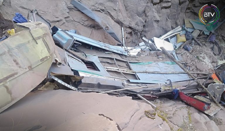 Βολιβία: Τουλάχιστον 24 νεκροί από πτώση λεωφορείου σε χαράδρα