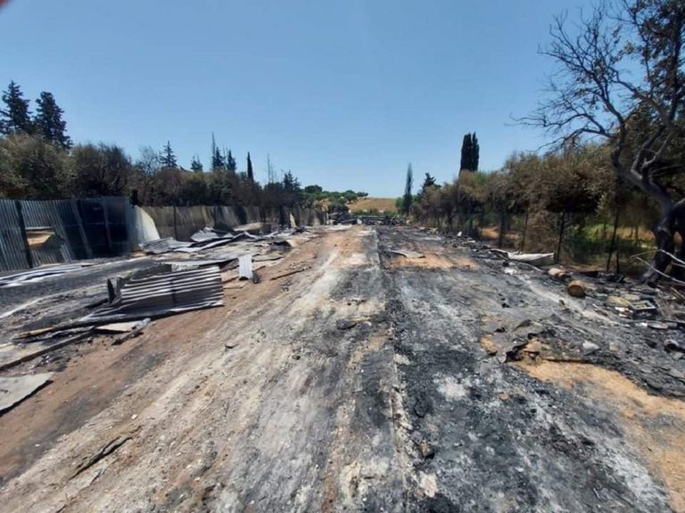 Έκθεση του Manolada Watch μετά την πυρκαγιά στα παραπήγματα στη Μανωλάδα