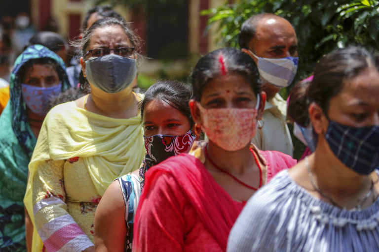 Ινδία: 553 θάνατοι εξαιτίας της COVID-19, σχεδόν 35.000 κρούσματα μέσα σε 24 ώρες