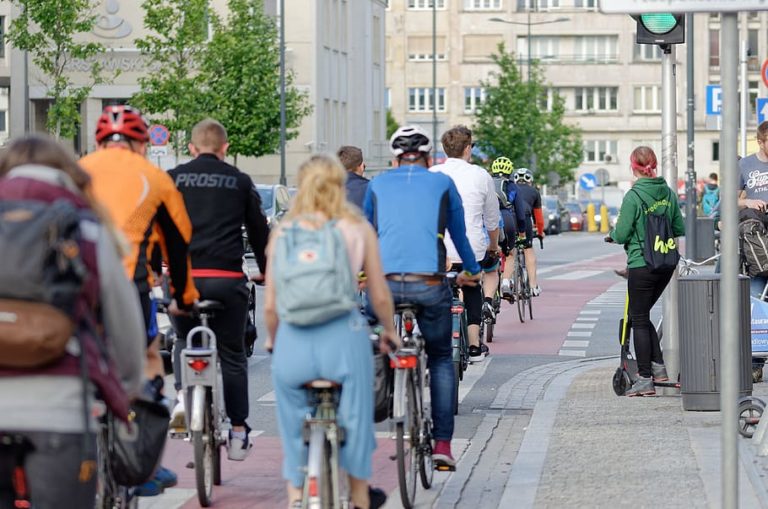 Βρετανία: Kίνητρα για την ενθάρρυνση της ποδηλασίας και του βάδην – Πώς επηρέασε η πανδημία στη λήψη της απόφασης