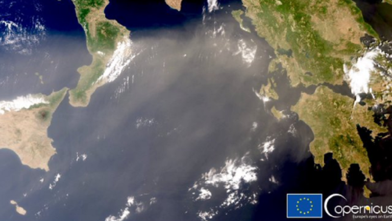 Ανάρτηση Π. Γιαννόπουλου: Η εικόνα της Ελλάδας με πέπλο σκόνης από δορυφόρο