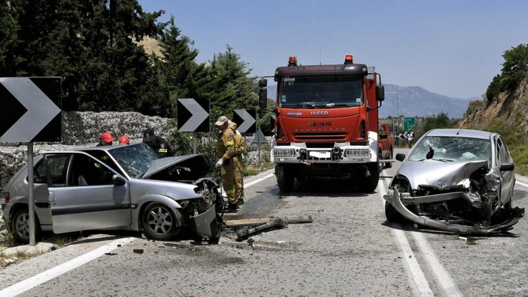 Ηράκλειο: Σφοδρή μετωπική σύγκρουση στον ΒΟΑΚ – Μια γυναίκα νεκρή και δύο τραυματίες