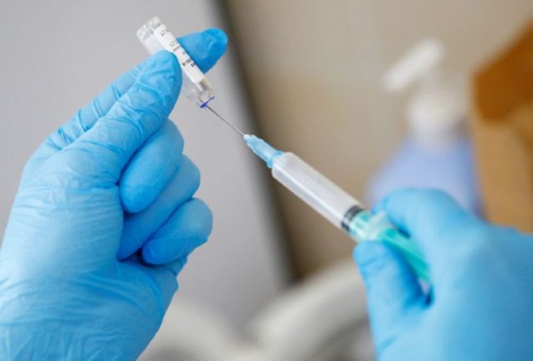 Λέσβος: Μεγάλη η προσέλευση πολιτών για εμβολιασμό με Pfizer στο ΚΥ Άντισσας – Ζητούν πρόσβαση σε όλα τα εμβόλια