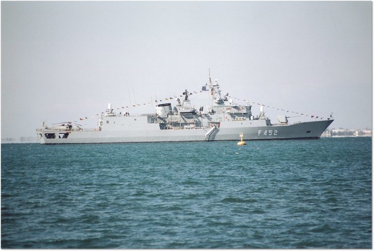 Κέρκυρα: Στο λιμάνι, η φρεγάτα ΥΔΡΑ και το αρματαγωγό ΠΡΟΜΗΘΕΥΣ
