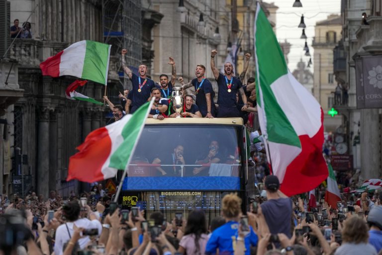Ο “θριαμβευτικός γύρος” των Azzurri στη Ρώμη είχε απαγορευτεί από την Νομαρχία