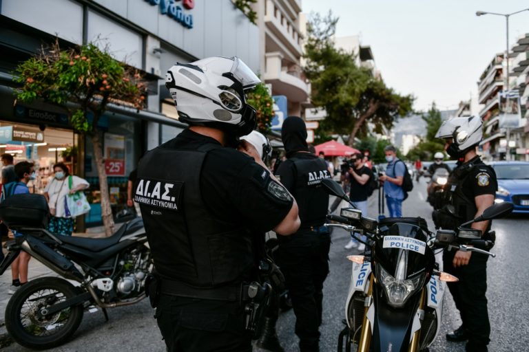 Καισαριανή: Σε εξέλιξη οι έρευνες της αστυνομίας για τον εντοπισμό των δύο δραστών