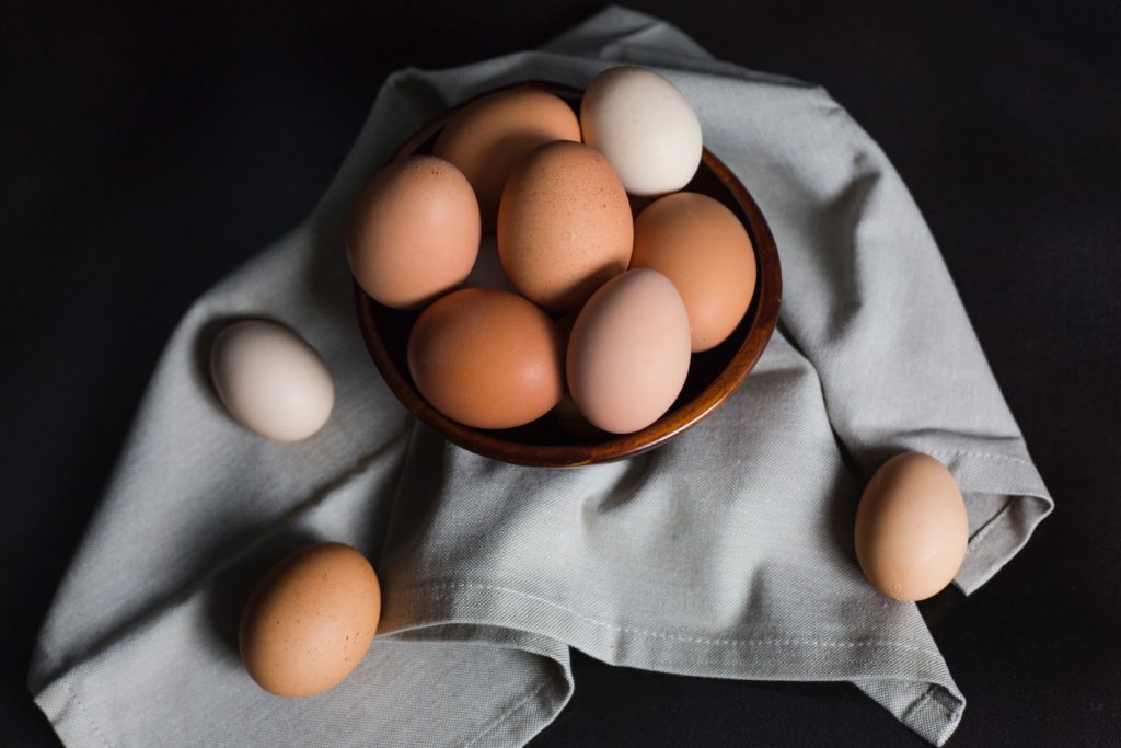 Ανακαλούν βιολογικά κοτόπουλα και χιλιάδες βιολογικά αυγά ― Η ανακοίνωση της ΕΛΓΟ-ΔΗΜΗΤΡΑ