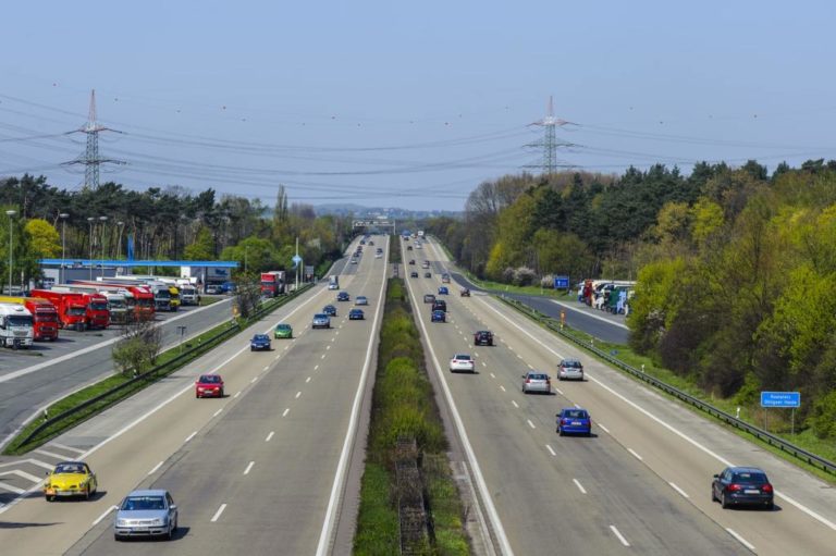 Γαλλία: Μόνο ηλεκτροκίνητα αυτοκίνητα θα διαθέτει η εταιρεία Opel στην Ευρώπη μέχρι το 2028