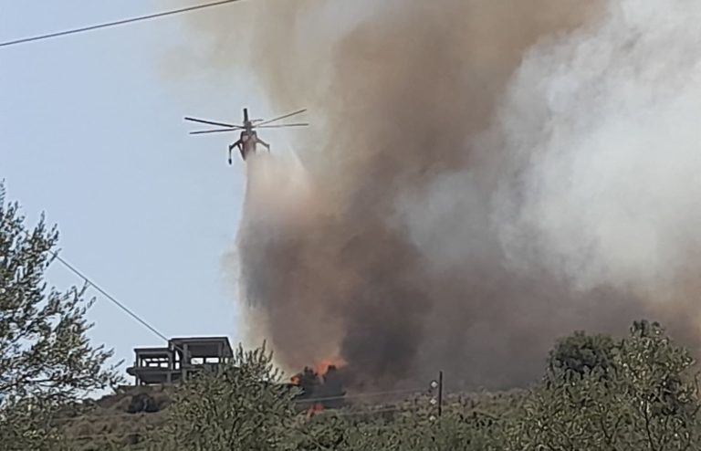 Πάτρα: Υπό έλεγχο φωτιά στις παρυφές της πόλης — Αποκαθίσταται η κυκλοφορία (video)