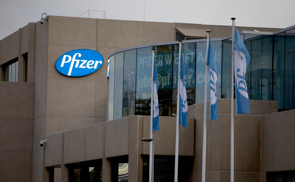 Η Pfizer λέει ότι το επικαιροποιημένο εμβόλιό της κατά της Όμικρον αυξάνει σημαντικά τα αντισώματα έναντι των υποπαραλλαγών ΒΑ.4 και ΒΑ.5