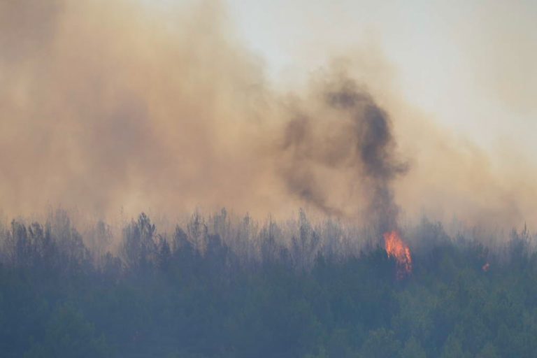 Μεγάλη πυρκαγιά στην περιοχή Νέα Αλμυρή Κορινθίας – Ειδοποίηση από το 112 για τους κατοίκους στο Ρυτό