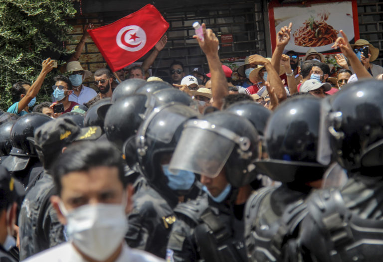 Τυνησία: Ο πρόεδρος του Κοινοβουλίου κατηγορεί τον πρόεδρο για πραξικόπημα