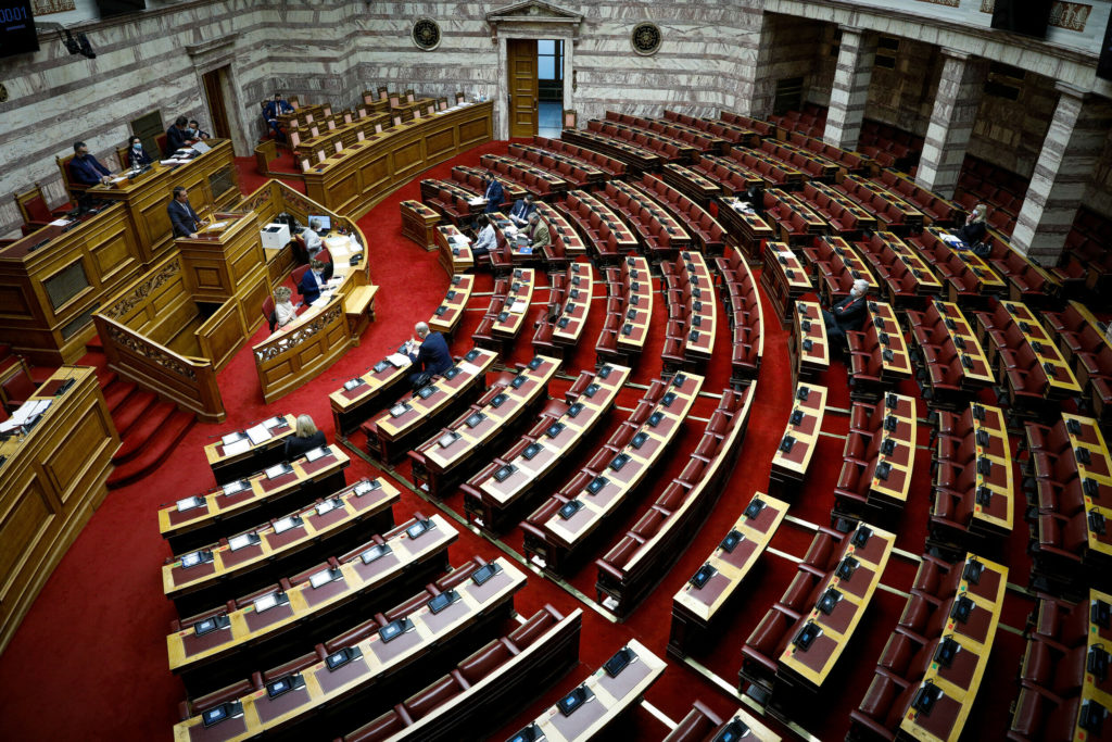 Αντιπαράθεση ΝΔ – ΣΥΡΙΖΑ για την ανάρτηση του Γ. Καλλιάνου (video)
