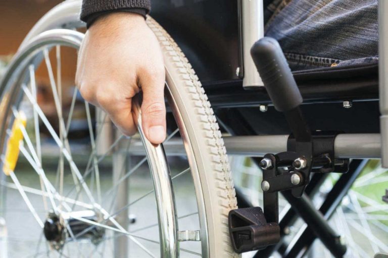 Τα 13 αναπηρικά επιδόματα που αυξάνονται από 1η Μαΐου – Κατατέθηκε η τροπολογία