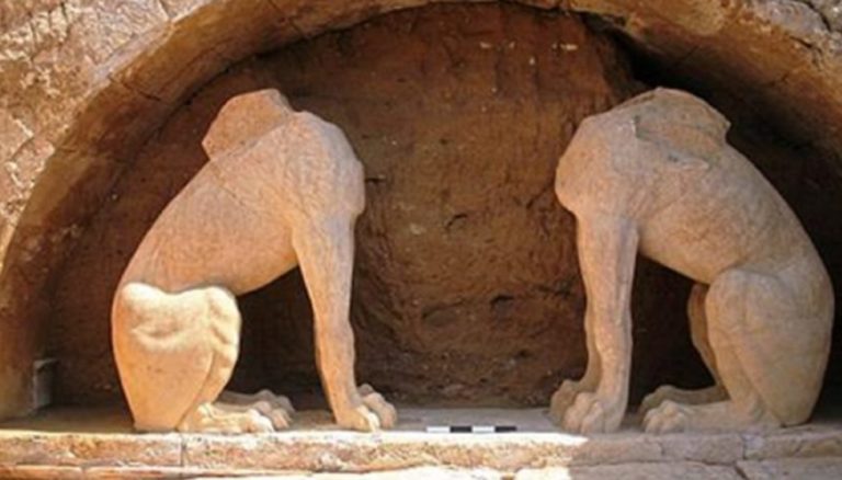 Κλιμάκιο του ΚΚΕ στον Τύμβο Καστά στην Αμφίπολη