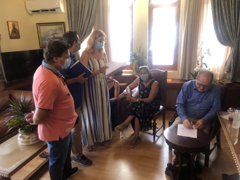 Συμβάσεις για έργα υπέγραψε στην Κόρινθο ο Π. Νίκας
