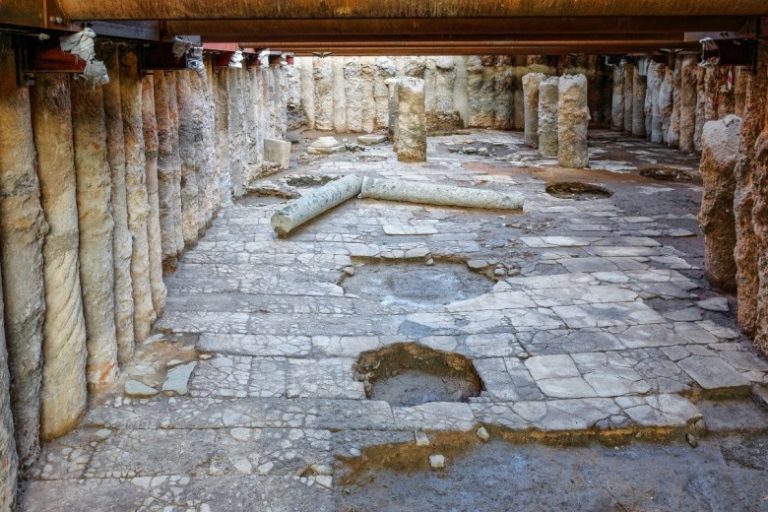 Απεργία κήρυξαν οι αρχαιολόγοι και οι συντηρητές για να σταματήσει η απόσπαση των αρχαιοτήτων από το Σταθμό Βενιζέλου