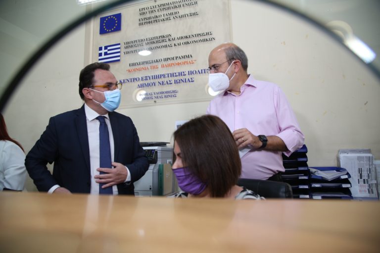 Κοινή επίσκεψη Κ. Χατζηδάκη – Γ. Γεωργαντά στο ΚΕΠ Νέας Ιωνίας