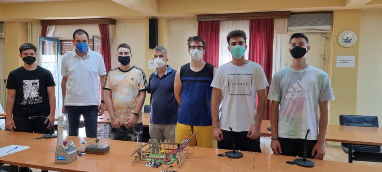 Η ομάδα ρομποτικής του ΕΚΦΕ Καρδίτσας στον Αντιπεριφερειάρχη