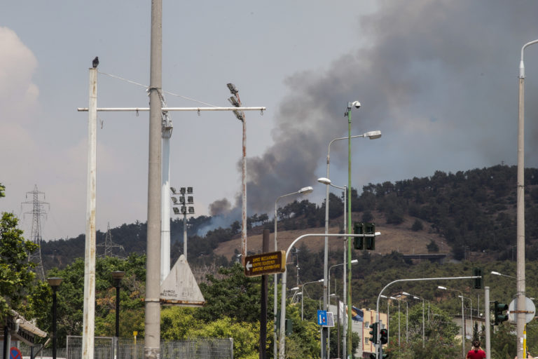 Άμεση λήψη μέτρων πυροπροστασίας ζητά το ΚΚΕ μετά τη φωτιά στο Σέιχ Σου