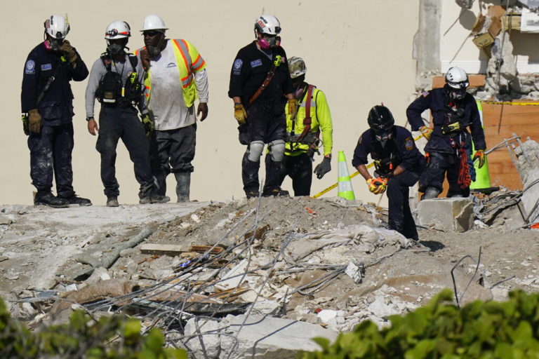 ΗΠΑ: Στους 22 οι νεκροί από την κατάρρευση της πολυκατοικίας στη Φλόριντα – Στους 126 οι αγνοούμενοι