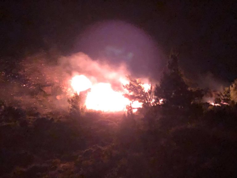 Κρήτη: Mαίνεται η φωτιά στην Ιεράπετρα – Αυξάνονται οι δυνάμεις της πυροσβεστικής