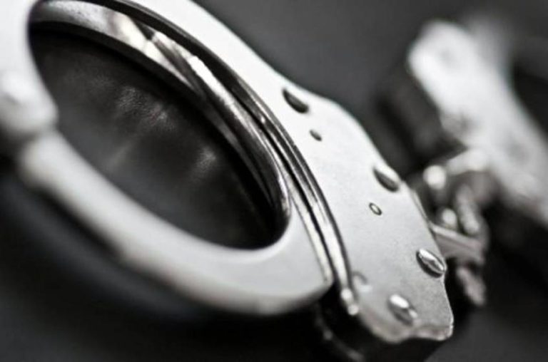 Αργολίδα: Συμμορία διακινούσε όπλα και ναρκωτικά – Αστυνομικός και δικηγόρος ανάμεσα στους συλληφθέντες