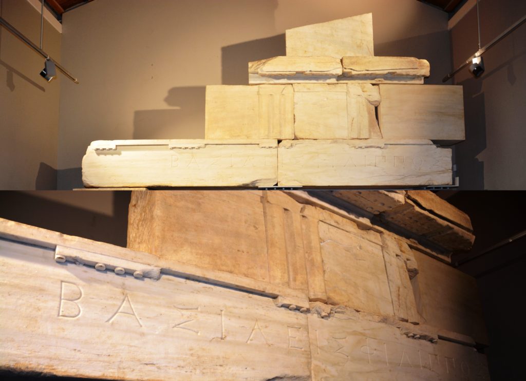 Στο Μουσείο Σαμοθράκης εκτίθεται από σήμερα η αποκατάσταση  αναθήματος  των Φιλίππου Γ΄ και Αλεξάνδρου Δ΄.