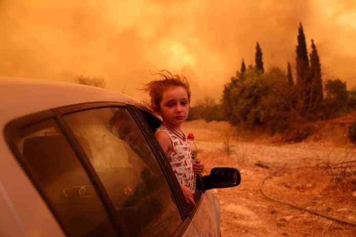 Η φωτογραφία της Βαλεντίνας που συγκλόνισε το πανελλήνιο – Πώς σταμάτησε να κλαίει