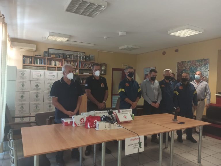 Με φαρμακεία Πρώτων Βοηθειών εξόπλισαν τα Πυροσβεστικά Οχήματα οι φαρμακοποιοί της Λέσβου (video)