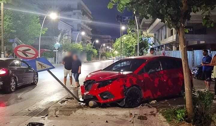 Καλαμάτα: Τροχαίο ατύχημα τα ξημερώματα στην οδό Φαρών