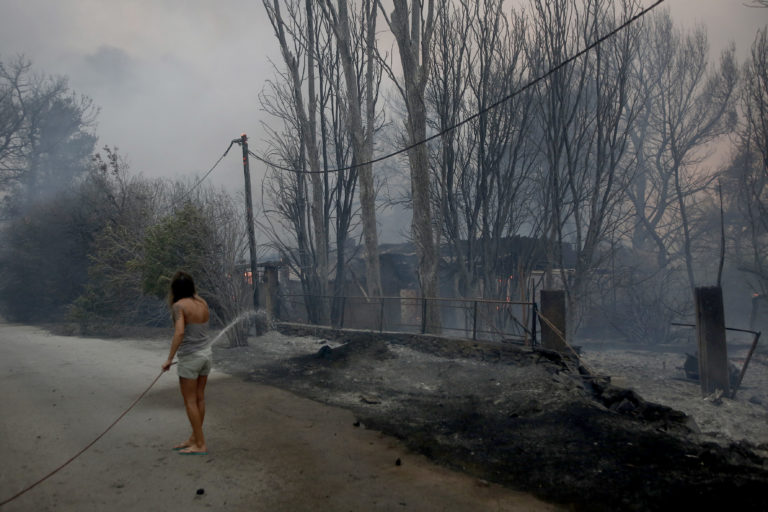 Σε ξενοδοχεία με έξοδα του κράτους η διανυκτέρευση των πυρόπληκτων – Να απευθύνονται στο 1135 (video)