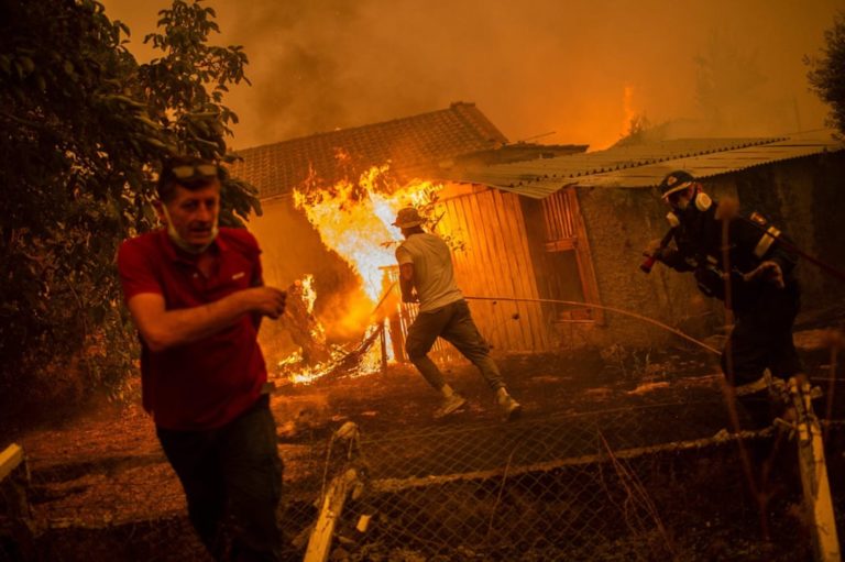 Αφήνουν τις εικόνες να «μιλήσουν» τα διεθνή ΜΜΕ