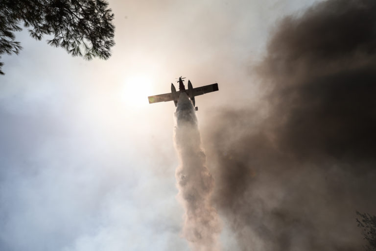 Μακρόν: 3 καναντέρ και 80 Γάλλοι πυροσβέστες και διασώστες, στην Ελλάδα με επείγουσες διαδικασίες