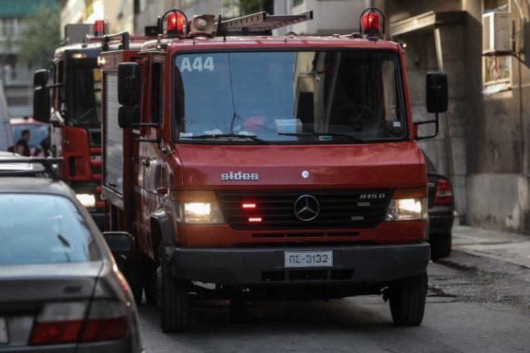 Φωτιά σε ακατοίκητο σπίτι την Άνω Πόλη Θεσσαλονίκης