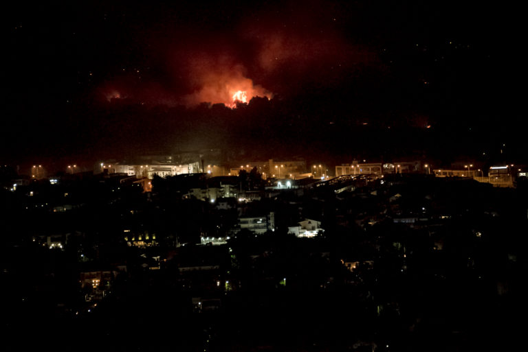Βαρυμπόμπη: Κοντά στη βιομηχανική ζώνη η φωτιά
