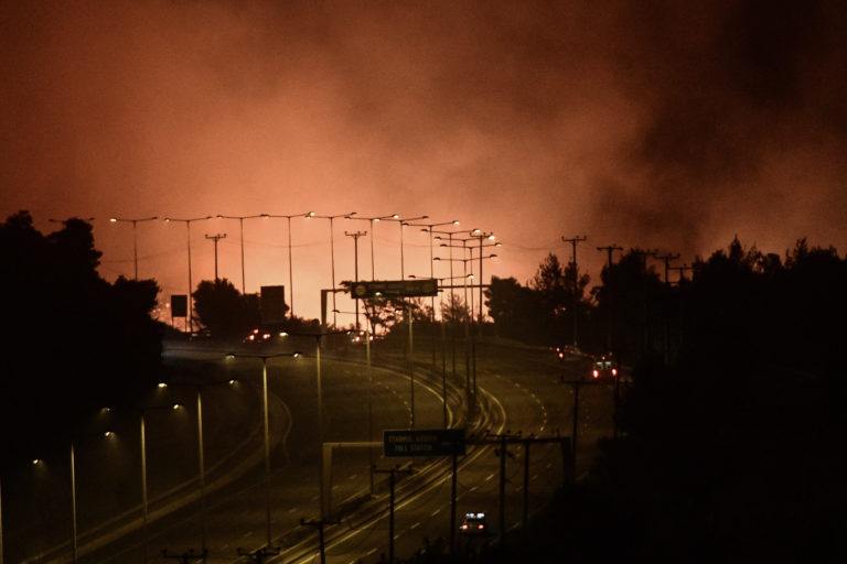 Βρετανικά μέσα καλύπτουν σε συνεχή ροή την εξέλιξη των πυρκαγιών στην Ελλάδα