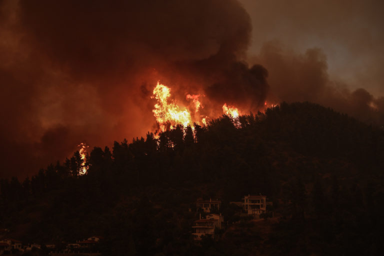 Ποινική δίωξη για δύο κακουργήματα στον εμπρηστή της Πετρούπολης