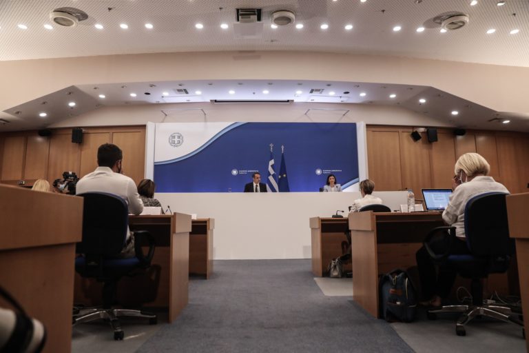Αντιδράσεις από τα κόμματα της αντιπολίτευσης για τη συνέντευξη του πρωθυπουργού