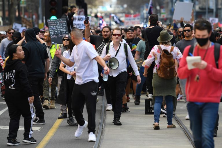 Μελβούρνη: Επεισόδια και συλλήψεις στο «συλλαλητήριο της ελευθερίας» (video)