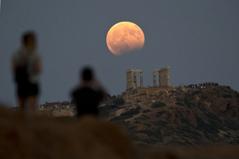 Ελεύθερη είσοδος σήμερα Κυριακή σε 120 αρχαιολογικούς χώρους και μουσεία για την Πανσέληνο του Αυγούστου