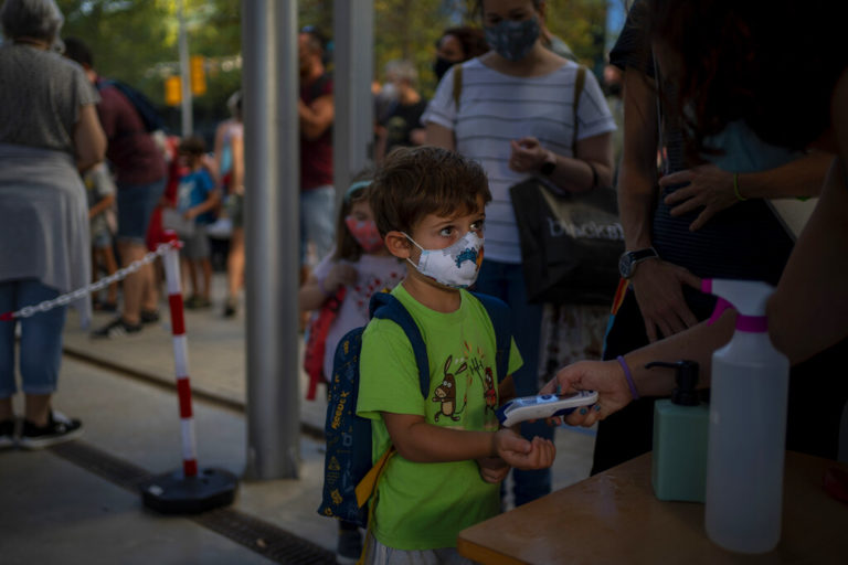 Ισπανία-Covid-19: Υποχρεωτική η μάσκα για όλους τους μαθητές άνω των 6 ετών