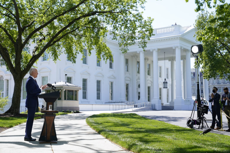ΗΠΑ: Ο Λευκός Οίκος απορρίπτει την έκκληση του ΠΟΥ για μορατόριουμ στη χορήγηση «αναμνηστικών δόσεων»
