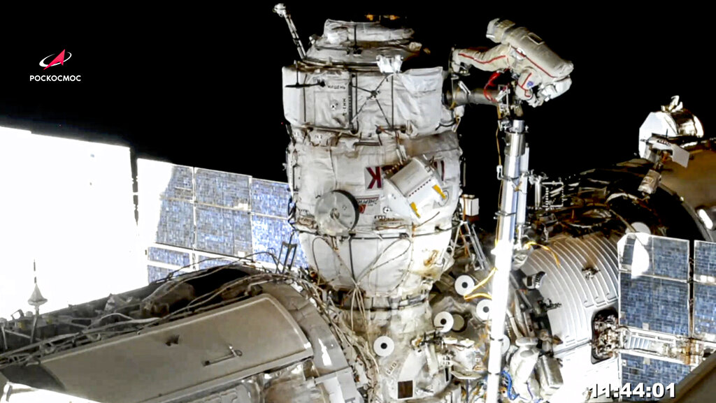 Ρώσοι κοσμοναύτες ανακάλυψαν νέες ρωγμές στον Διεθνή Διαστημικό Σταθμό