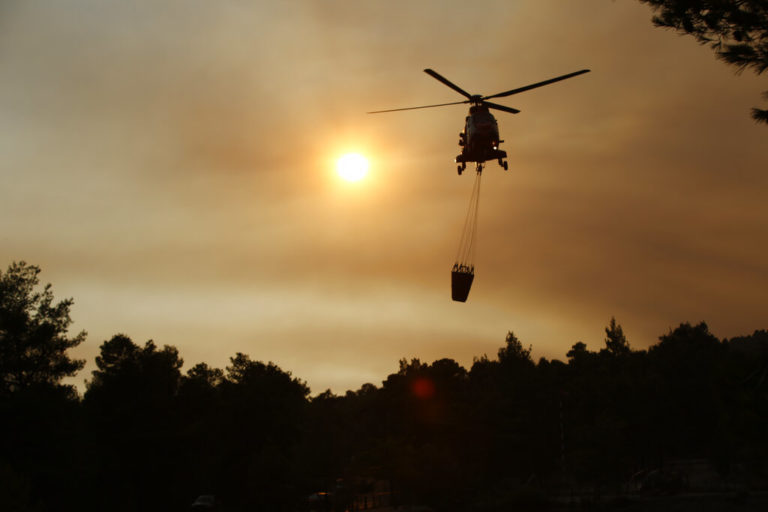 Αρκαδία: Σε εξέλιξη τα μέτωπα των πυρκαγιών στην Γορτυνία – Σε διαθεσιμότητα αξιωματικός της ΕΛΑΣ (video)