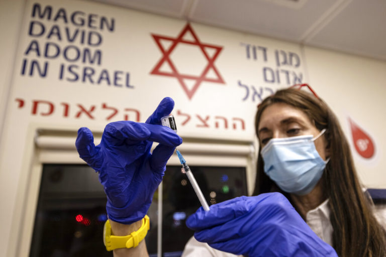 Iσραήλ: Οι ενισχυτικές δόσεις του εμβολίου τιθασεύουν την παραλλαγή Δέλτα – Tι δείχνουν τα πρώτα στοιχεία
