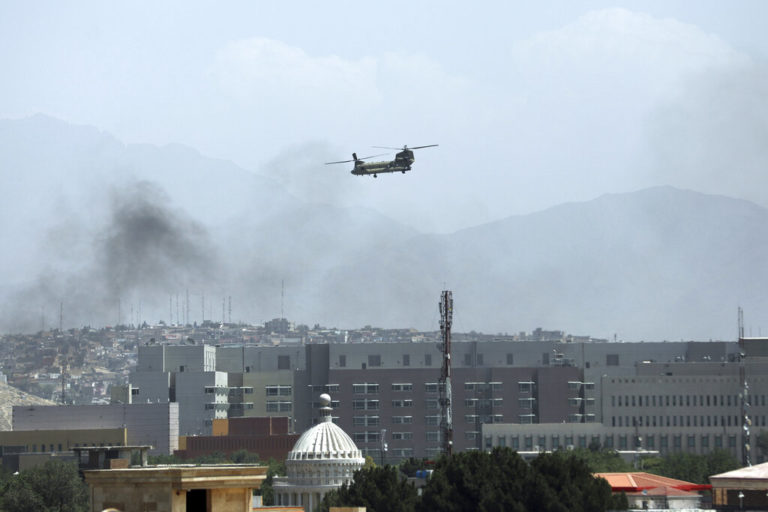Aμαχητί στην Καμπούλ οι Ταλιμπάν – Σε εξέλιξη διαπραγματεύσεις – Σε φυγή ξένοι υπήκοοι